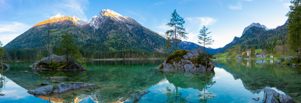 Der Zauberwald am Hintersee macht seinem Namen alle Ehre, denn hier gibt es moosbedeckte Felsen, einen t&uuml;rkisgr&uuml;nen Bergsee und schattige Wege.