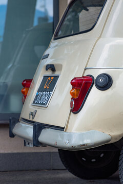 R&uuml;cklichter eines Renault R4