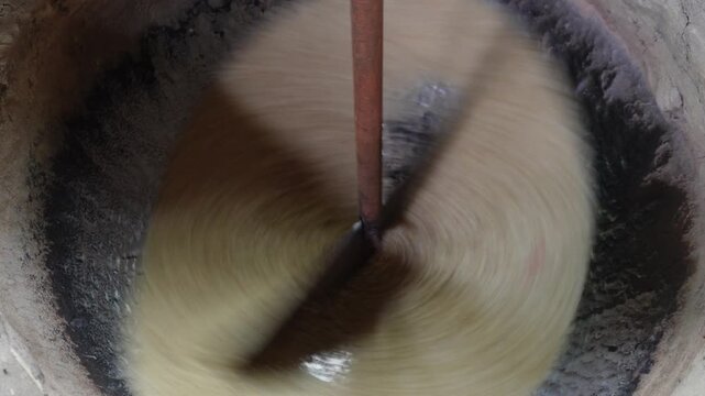 Traditional puffed rice production in action