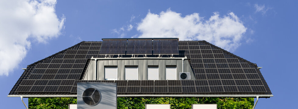 Sehr effizientes und umweltfreundliches Haus mit Kombination von W&auml;rmepumpe, Klimager&auml;t f&uuml;r hei&szlig;e Sommertage, Photovoltaikanlage, Solarthermie und Fassadenbegr&uuml;nung