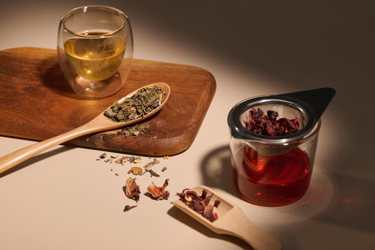 Preparing herbal infusions with dried leaves and flower petals