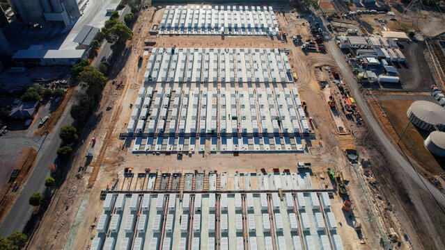 Lithium battery power plant construction for energy transition