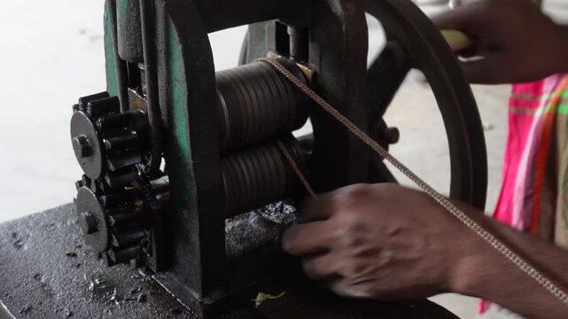 Manual jewelry rolling mill machine in action