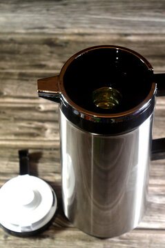 Vacuum Flask featuring a stainless steel body and a lid, a coffee or tea server designed for holding hot or cold liquids