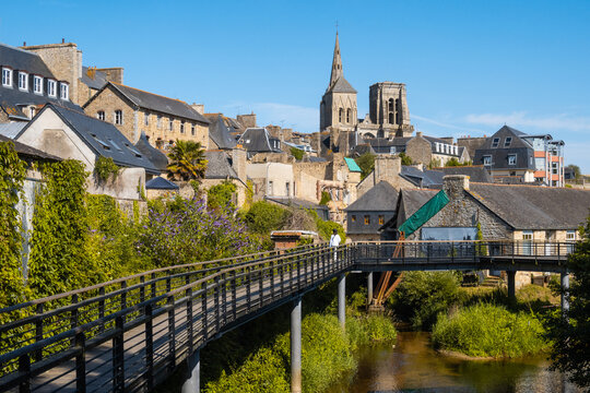 La ville de Guingamp et ses passerelles enjambant le Trieux &ndash; France
