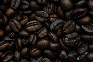 Obraz premium Fresh roasted coffee beans