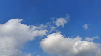 Fototapeta premium Beautiful blue sky with white clouds on a sunny day