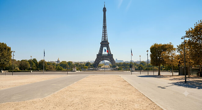 eiffel tower in paris