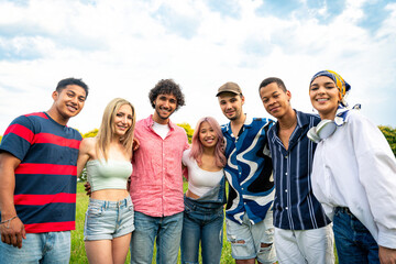 Fototapeta premium Group of multiethnic teenagers spending time outdoor on a picnic at the park