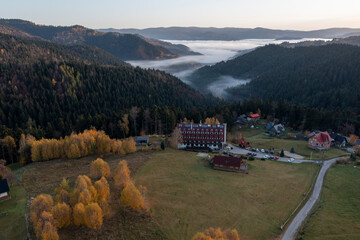 Sucha Dolina, Małopolska, Sądeckie, jesień widok z powietrza. © Maciej G. Szling