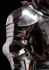 Naklejka premium Close-Up of Medieval Armor with Polished Metal and Leather Details
