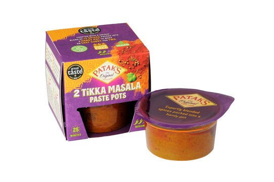 Pataks Paste Pots packaging on white