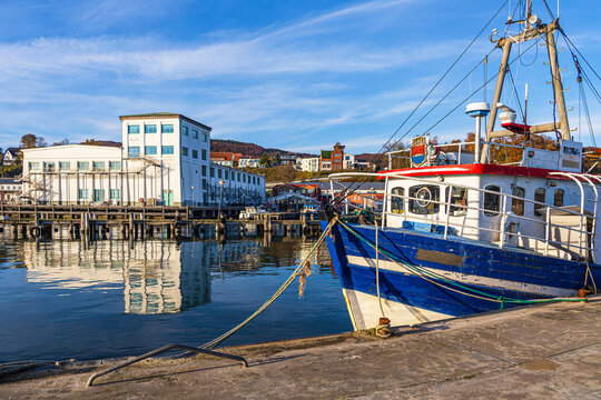 Fischerboot im Hafen der Stadt Sassnitz auf der Insel R&uuml;gen