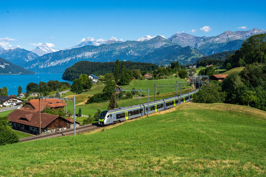 BLS RABe 528 - Einigen, BE (CH)