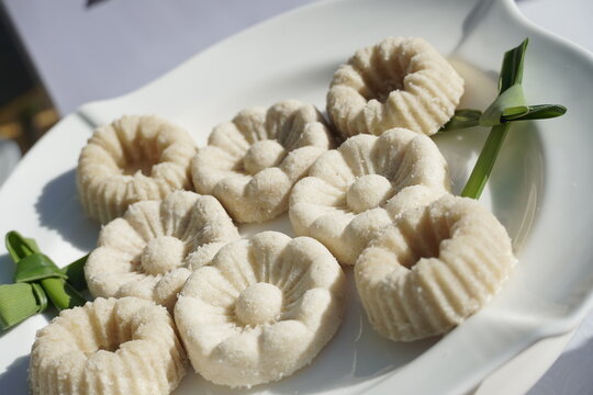 A traditional cake from Baubau, Southeast Sulawesi, is commonly known as "kue palu."