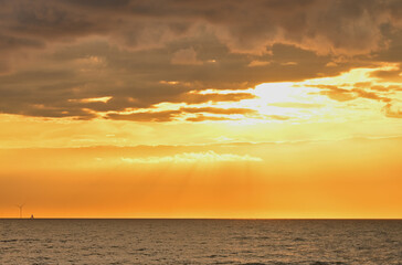 Obraz premium Golden clouds at Zandvoort during sunset, with soft warm tones and textured sky gradients ideal for calm atmospheric designs.