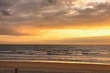 Obraz premium Golden clouds at Zandvoort during sunset, with soft warm tones and textured sky gradients ideal for calm atmospheric designs.