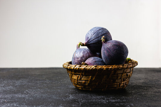 Fresh figs in a straw basket.