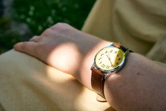 Sunbeams on a clock