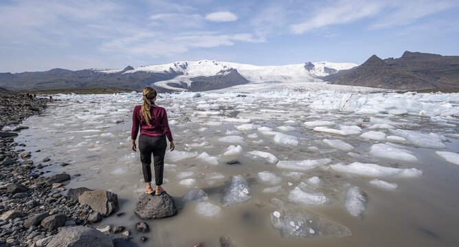 Woman in front of Fjalls&aacute;rl&oacute;n ice lagoon, ice floes in front of Vatnaj&ouml;kull glacier, Hornafj&ouml;r&eth;ur, Iceland
