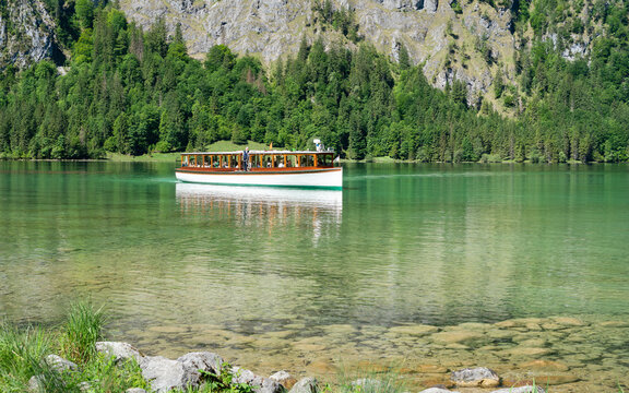 Ausflugsschiff auf dem K&ouml;nigssee im Nationalpark Berchtesgaden