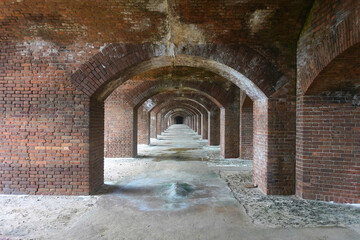 Obraz premium Perspective View of Historical Red Brick Arches