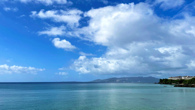 恩納村の穏やかな海　沖縄県