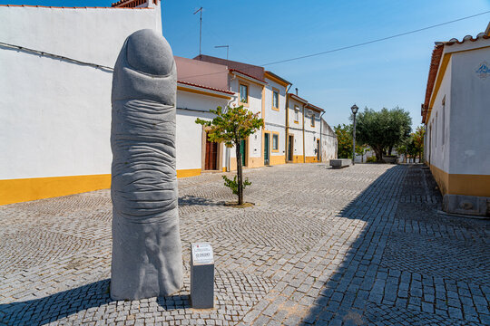 Index finger. Large-scale cement sculpture. Sculpted by the Spanish artist Jos&eacute; Lu&iacute;s Hinchado. Patented in Alpalh&atilde;o, Portugal.