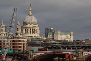 Naklejka premium Panoramic city view of St. Paul's Cathedral dome rising above London rooftops, UK