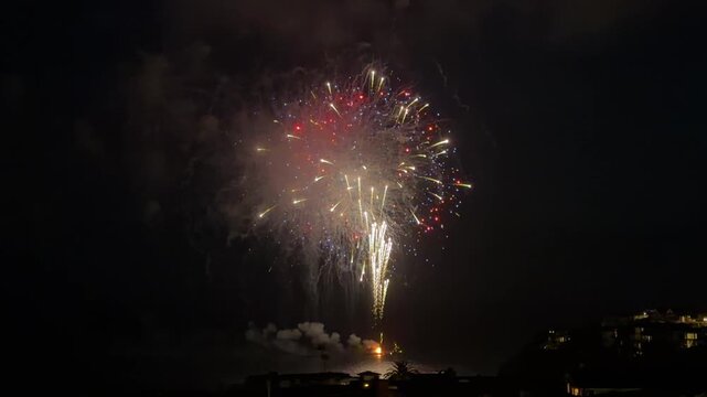 Beautiful 4th of July Fireworks over the Ocean in Laguna Beach, California (real video, not AI) 