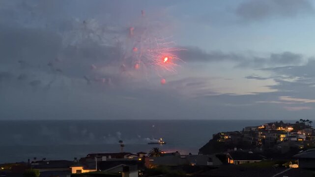 Beautiful 4th of July Fireworks over the Ocean in Laguna Beach, California (real video, not AI) 
