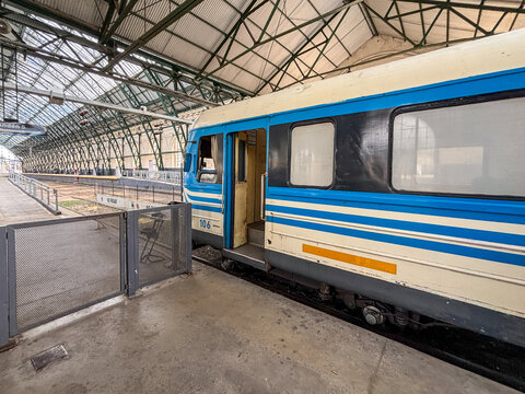 Side profile of the Swedish Y1 train at the station in City of La Plata Argentina