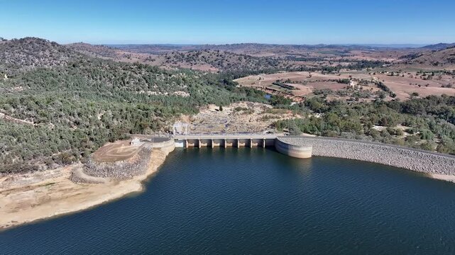 Spectacular aerial footage of Wyangala Dam NSW Australia