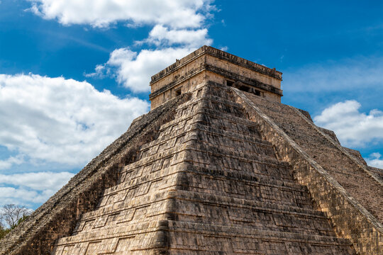 Kukulkan Maya Pyramid, Chichen Itza, Yucatan, Mexico.