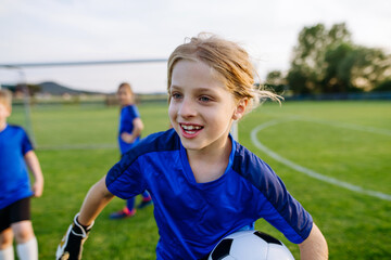Obraz premium Young football players competing for ball during soccer match.