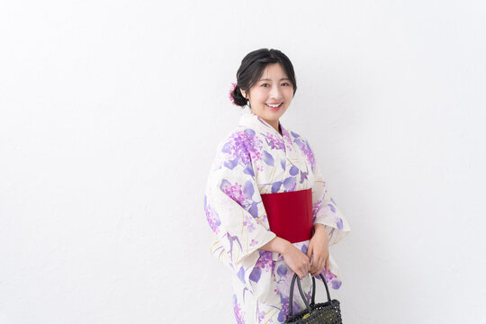 浴衣を着た女性