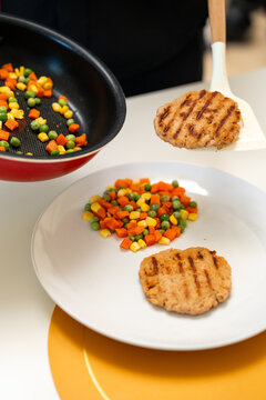 Plant-based foods, foods made from plants, and foods for people who don't eat meat.
