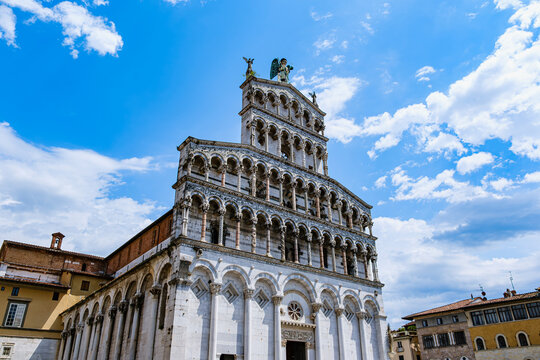 Kirche San Michele in Foro, auf der Piazza San Michele in Lucca, Toskana, Italien.