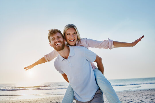 Portrait of happy couple on the beach