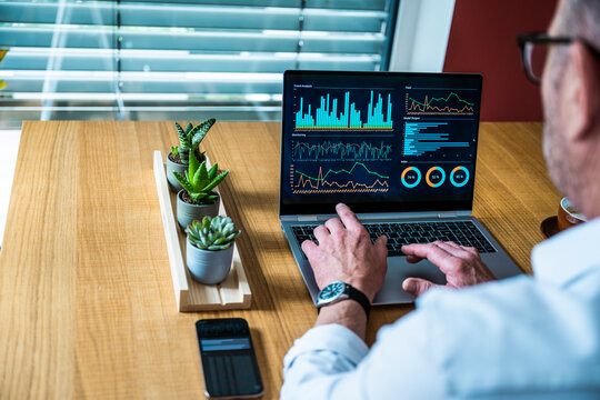 Broker analyzes data on a notebook in the office