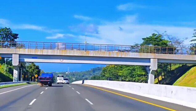 Enjoying the toll road with its beautiful scenery