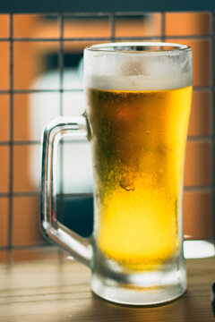 飲みかけのグラスビール	