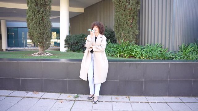 Chic Urban Fashion A Stylish Model Posing Gracefully and Confidently in a Contemporary Setting