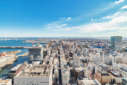 横浜みなとみらいの街並みと横浜港の俯瞰風景