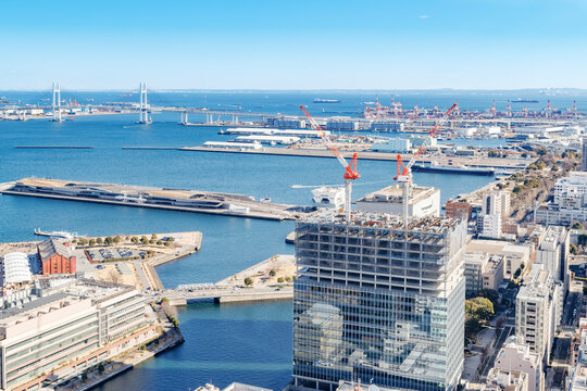 横浜みなとみらいの街並みと横浜港の俯瞰風景