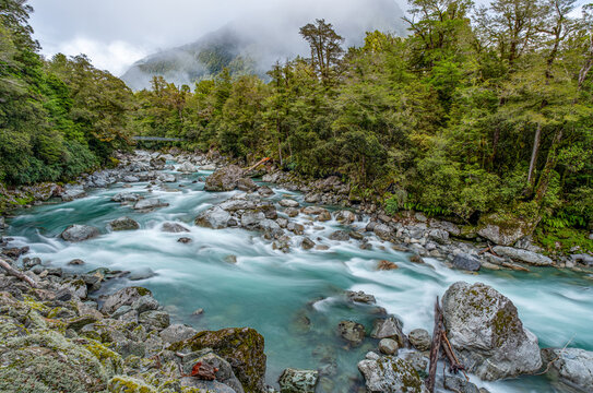 Routeburn River, Mount Aspiring National Park, Neuseeland, t&uuml;rkisblauer Gletscherfluss, Nothofagus-Regenwald, unber&uuml;hrte Natur, Wanderung, Wildnis, Ruhe, Outdoor, S&uuml;dinsel, Flusslandschaft