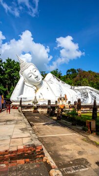 Reclining Buddha with Thailand.