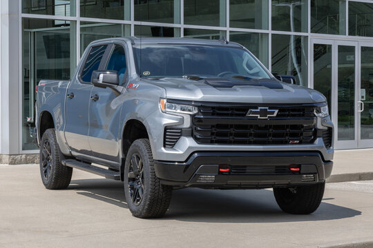 Chevrolet Silverado 1500 Crew LT Trail Boss 4WD display. Chevy offers the Silverado 1500 with a 6.2L Ecotec3 V8 engine. MY:2026