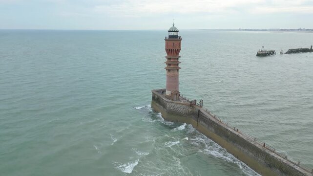 Port de Dunkerque - vue drone du feu de Saint pol