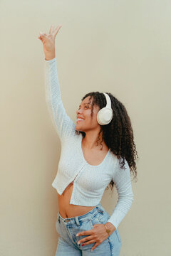 Young hispanic woman enjoying music with headphones